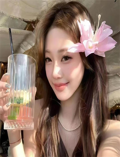 女人发抖音最火的句子_我们的生活第六季在线观看免费_欧美成人精品视频一区二区三区